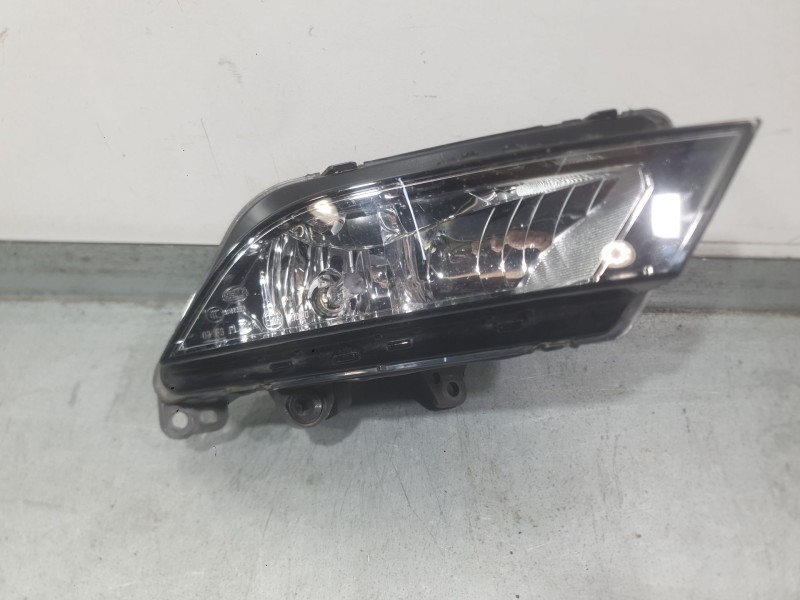 Recambio de faro antiniebla derecho para seat leon st (5f8) 1.4 tsi referencia OEM IAM 6J9941702A  
