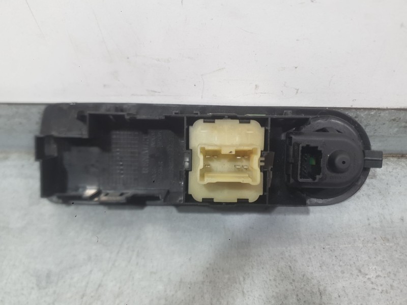 Recambio de mando elevalunas delantero izquierdo para renault clio iv (bh_) 1.5 dci 90 referencia OEM IAM 254112588R C/MANDO RET