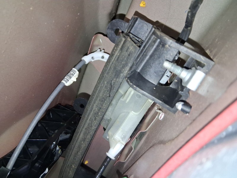 Recambio de cerradura puerta trasera izquierda para citroën c3 aircross ii (2r_, 2c_) 1.5 bluehdi 110 referencia OEM IAM 9826677