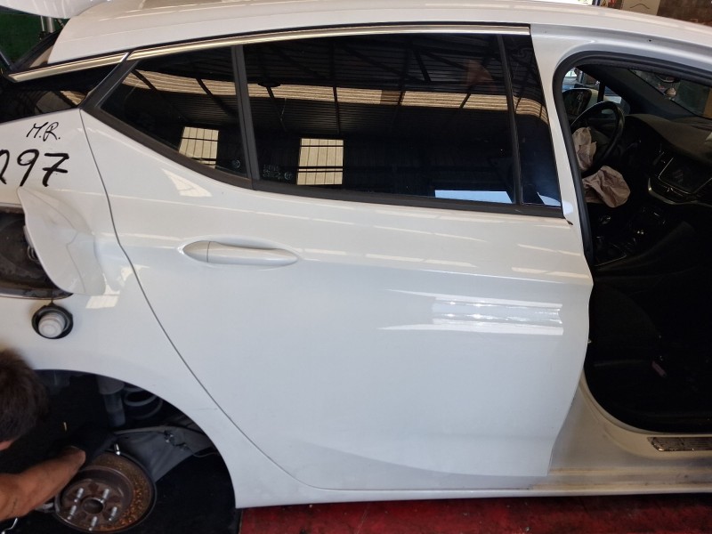 Recambio de puerta trasera derecha para opel astra k (b16) 1.4 turbo (68) referencia OEM IAM 39094743  