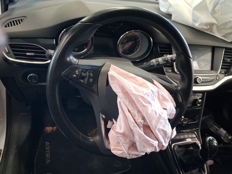 Recambio de volante para opel astra k (b16) 1.4 turbo (68) referencia OEM IAM 39066446  