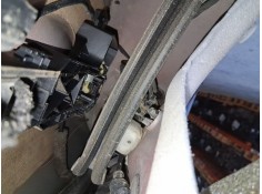 CERRADURA PUERTA TRASERA IZQUIERDA 825037601R 
