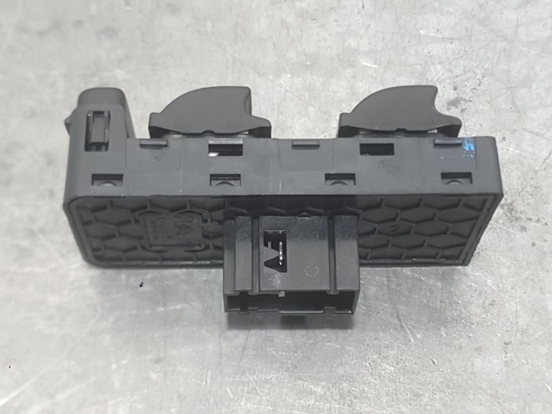Recambio de mando elevalunas delantero izquierdo para citroën c3 iii (sx) 1.5 bluehdi 100 (sxyhyp, sxyhtu) referencia OEM IAM 98