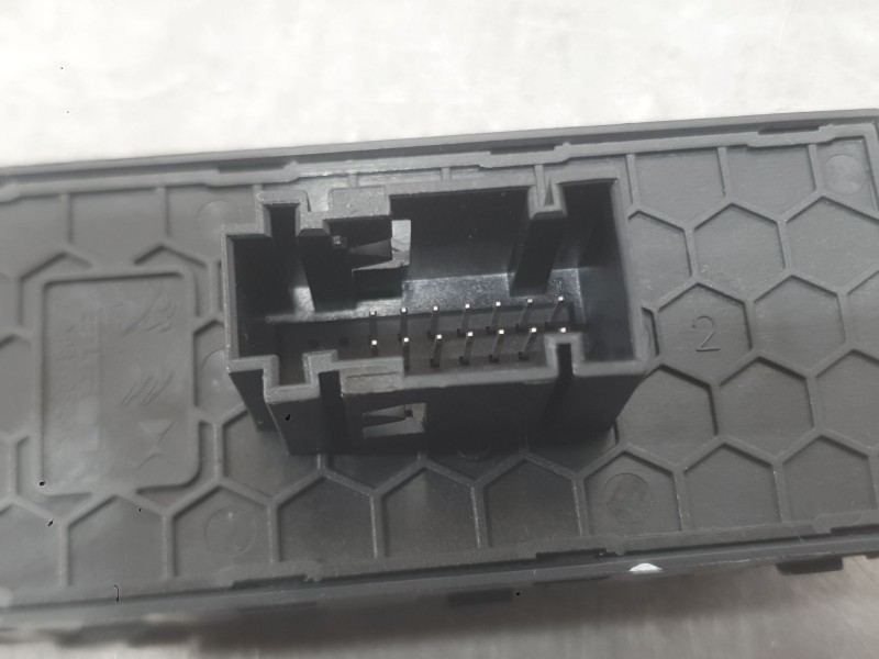 Recambio de mando elevalunas delantero izquierdo para citroën c3 iii (sx) 1.5 bluehdi 100 (sxyhyp, sxyhtu) referencia OEM IAM 98
