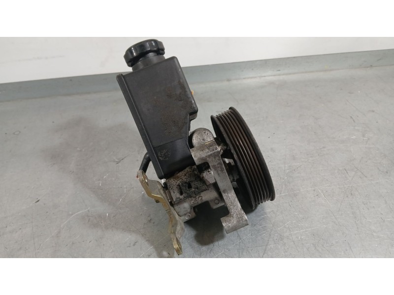 Recambio de bomba direccion para ssangyong rodius i 2.7 xdi referencia OEM IAM 6654602980  