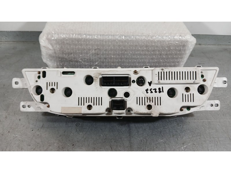 Recambio de cuadro instrumentos para ssangyong rodius i 2.7 xdi referencia OEM IAM   