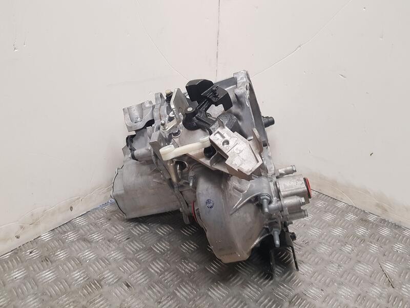 Recambio de caja cambios para opel corsa f elegance referencia OEM IAM 20V257 1137613 6 VELOCIDADES