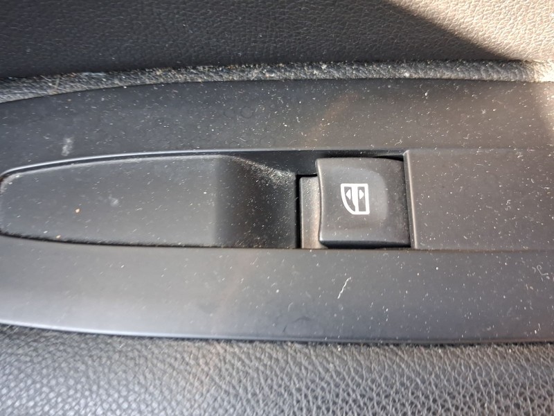 Recambio de mando elevalunas delantero derecho para renault megane iv hatchback (b9a/m/n_) 1.2 tce 130 (b9mr) referencia OEM IAM
