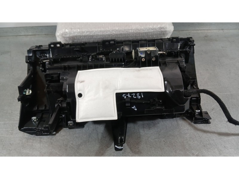 Recambio de tapa guantera para tesla model y ev a las 4 ruedas referencia OEM IAM   