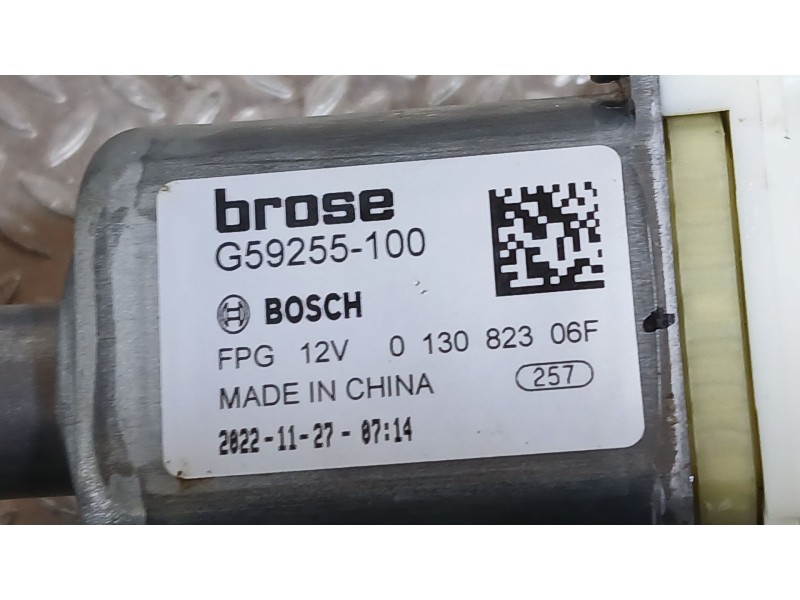Recambio de elevalunas trasero izquierdo para tesla model y ev a las 4 ruedas referencia OEM IAM 152680200E  