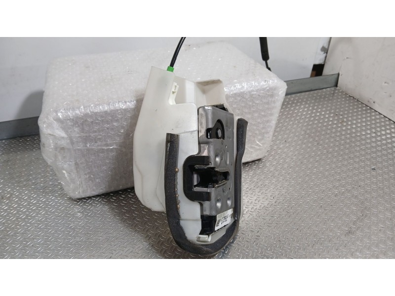 Recambio de cerradura puerta delantera izquierda para tesla model y ev a las 4 ruedas referencia OEM IAM 150067200B  