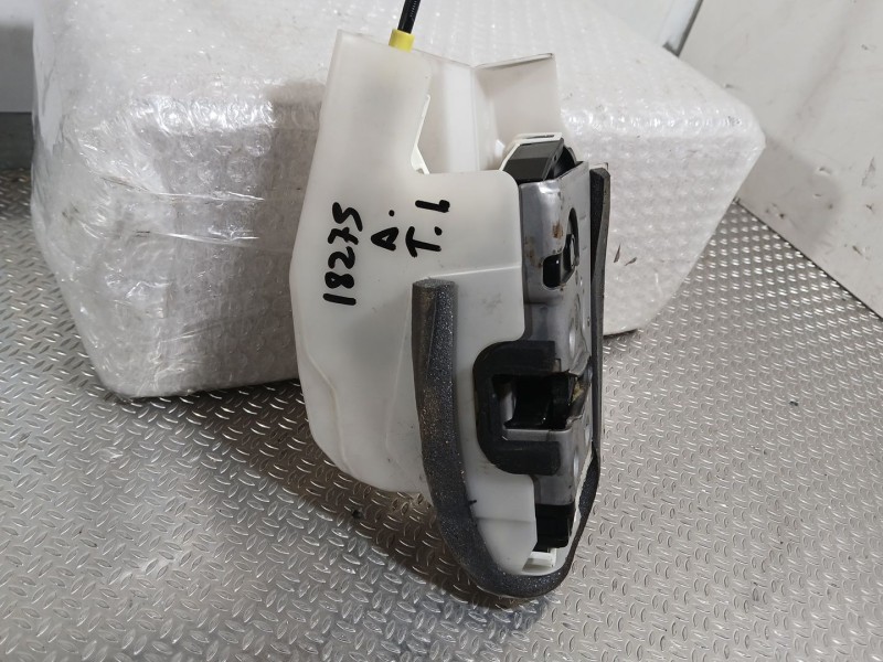 Recambio de cerradura puerta trasera izquierda para tesla model y ev a las 4 ruedas referencia OEM IAM 150067491B  
