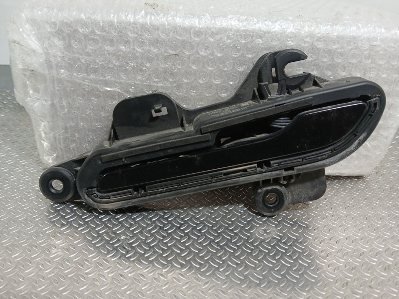 Recambio de maneta exterior delantera izquierda para tesla model y ev a las 4 ruedas referencia OEM IAM   