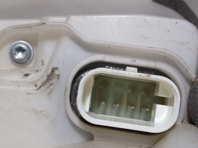 Recambio de cerradura puerta delantera derecha para tesla model y ev a las 4 ruedas referencia OEM IAM 150067391B  