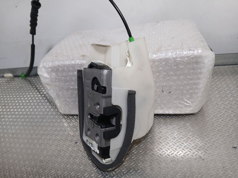 Recambio de cerradura puerta delantera derecha para tesla model y ev a las 4 ruedas referencia OEM IAM 150067391B  