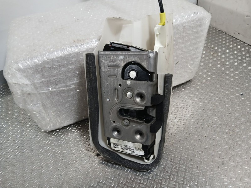Recambio de cerradura puerta trasera derecha para tesla model y ev a las 4 ruedas referencia OEM IAM 150067500B  