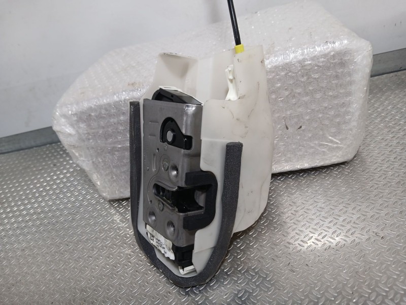 Recambio de cerradura puerta trasera derecha para tesla model y ev a las 4 ruedas referencia OEM IAM 150067500B  