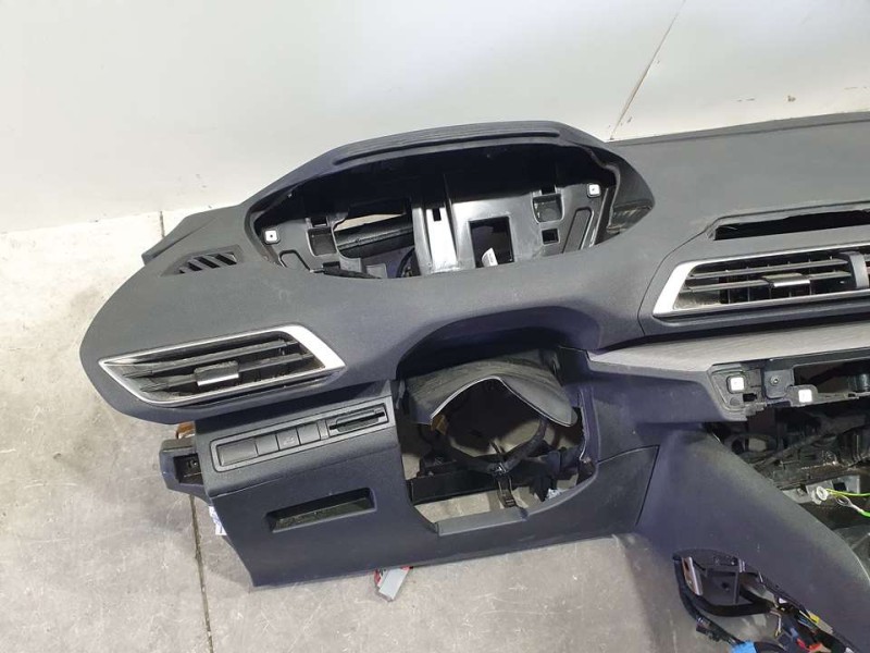 Recambio de kit airbag para peugeot 5008 gt referencia OEM IAM 98230181ZD  C/ SALPICADERO Y SIN PRETENSORES