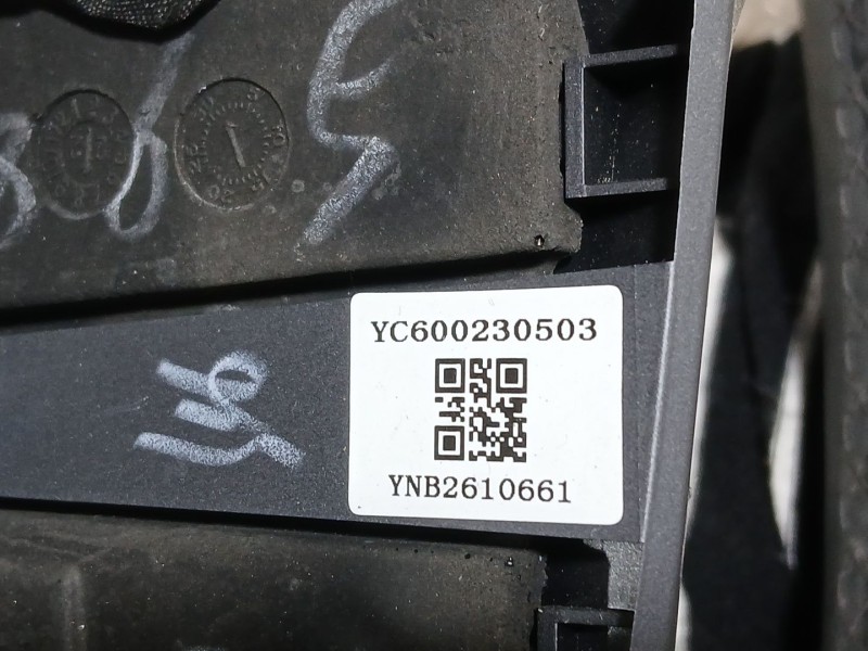 Recambio de volante para tesla model y ev a las 4 ruedas referencia OEM IAM 1626599HPE  