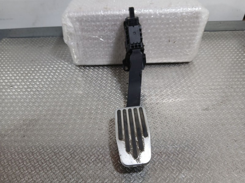 Recambio de potenciometro pedal para tesla model y ev a las 4 ruedas referencia OEM IAM 118869500A  
