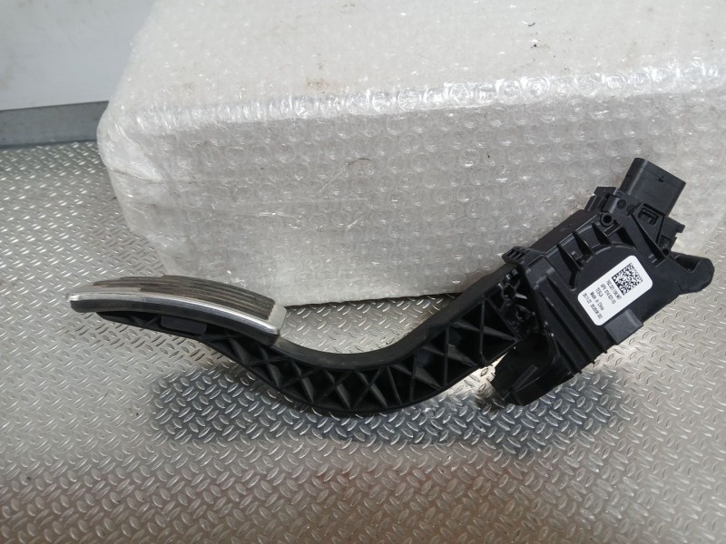 Recambio de potenciometro pedal para tesla model y ev a las 4 ruedas referencia OEM IAM 118869500A  