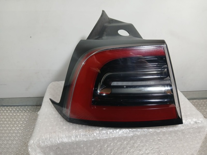 Recambio de piloto trasero izquierdo exterior para tesla model y ev a las 4 ruedas referencia OEM IAM 150208600D  