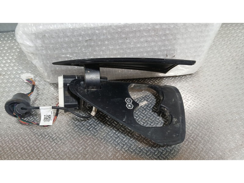 Recambio de tapa exterior combustible para tesla model y ev a las 4 ruedas referencia OEM IAM   