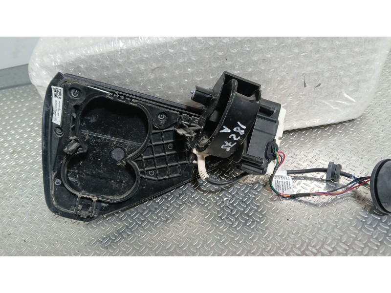 Recambio de tapa exterior combustible para tesla model y ev a las 4 ruedas referencia OEM IAM   