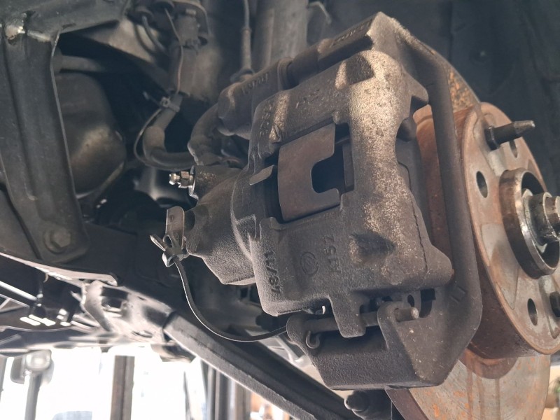Recambio de pinza freno delantera izquierda para fiat 500 (312_) 1.2 (312axa1a) referencia OEM IAM 77364676  