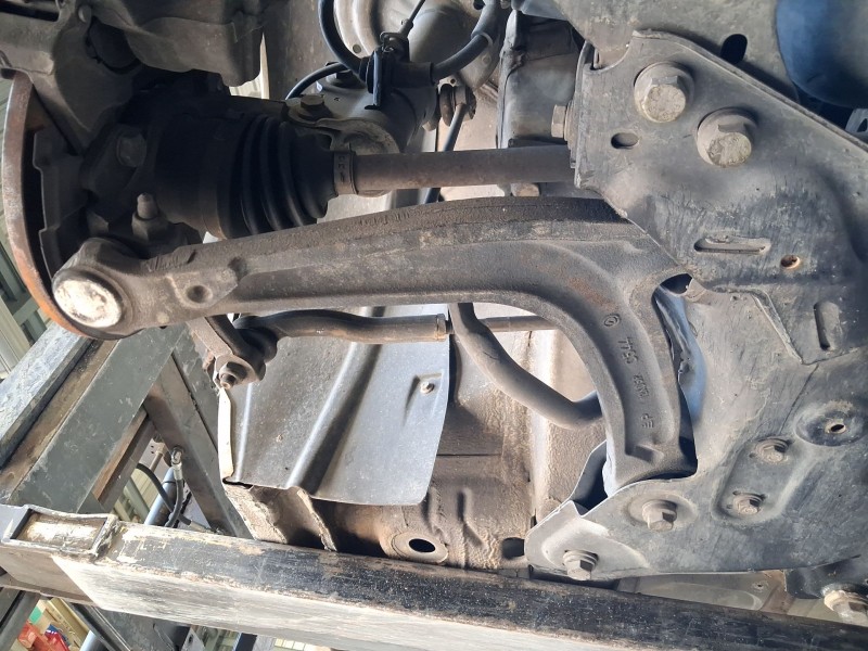 Recambio de brazo suspension inferior delantero derecho para fiat 500 (312_) 1.2 (312axa1a) referencia OEM IAM 51857022  