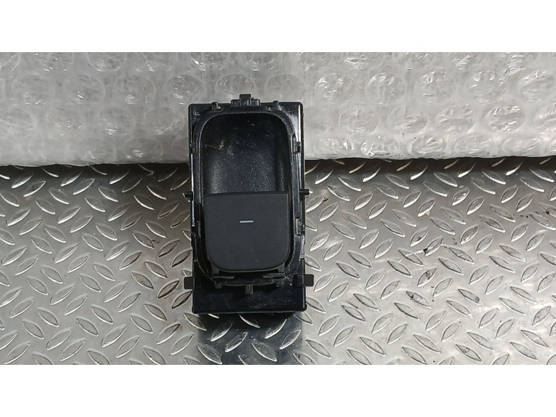 Recambio de mando elevalunas trasero izquierdo para tesla model y ev a las 4 ruedas referencia OEM IAM 108103802G  