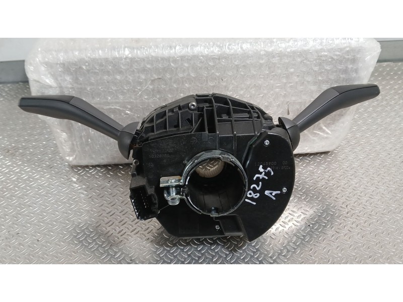 Recambio de mando luces y limpia para tesla model y ev a las 4 ruedas referencia OEM IAM 109766200Q  