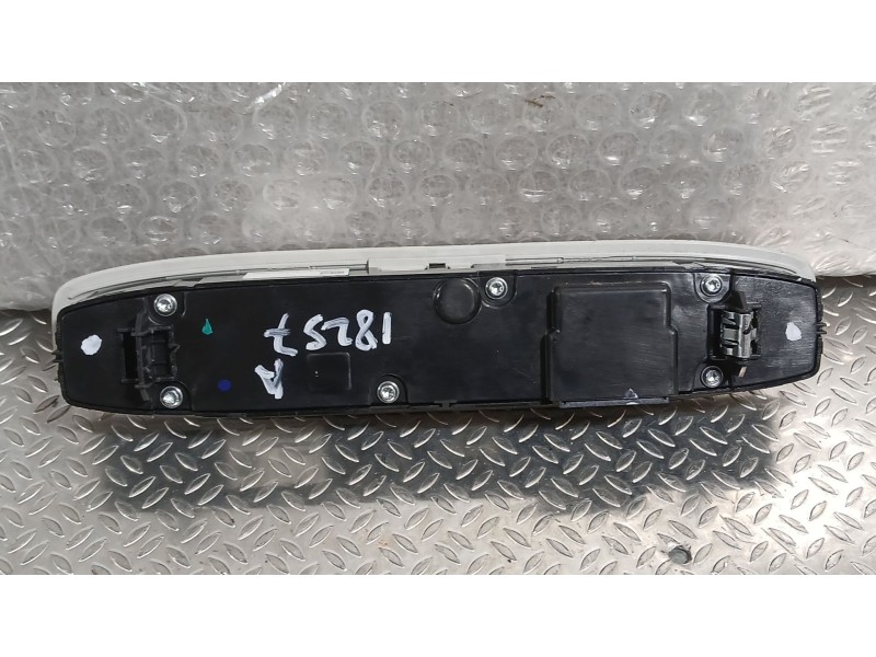 Recambio de warning para tesla model y ev a las 4 ruedas referencia OEM IAM   