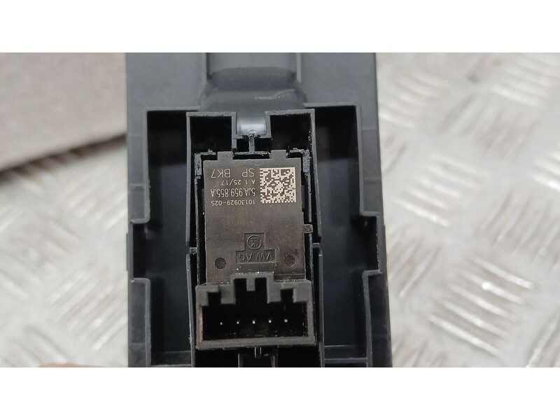 Recambio de mando elevalunas trasero derecho para skoda rapid active referencia OEM IAM 5JA959855A  
