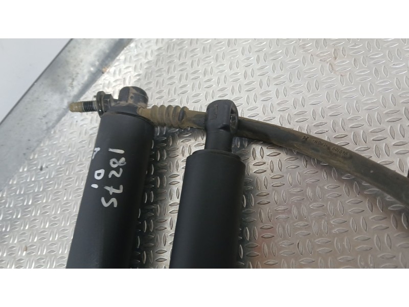Recambio de amortiguadores maletero / porton para tesla model y ev a las 4 ruedas referencia OEM IAM 150060100A  