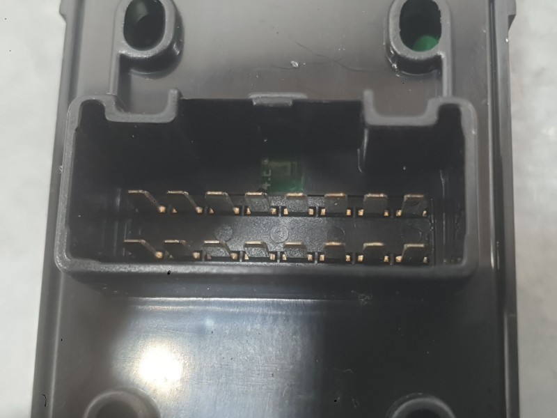 Recambio de mando elevalunas delantero izquierdo para hyundai i30 (gd) 1.4 referencia OEM IAM 93571A6020  
