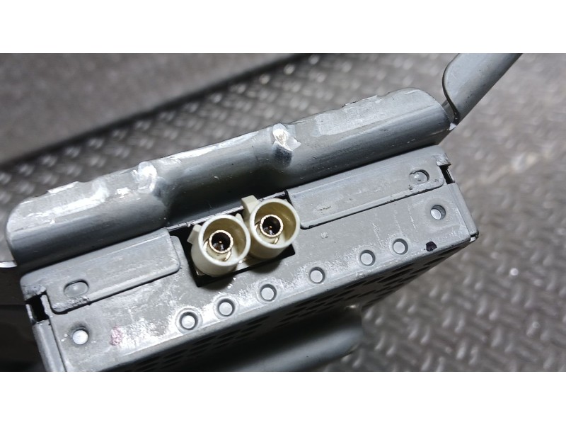Recambio de amplificador radio para tesla model y ev a las 4 ruedas referencia OEM IAM   