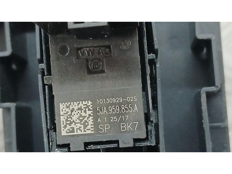 Recambio de mando elevalunas trasero derecho para skoda rapid active referencia OEM IAM 5JA959855A  