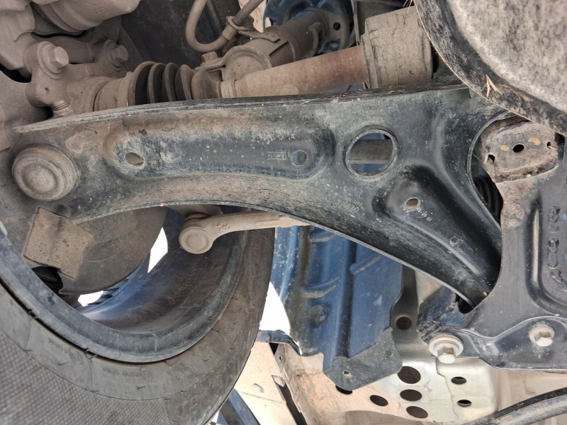 Recambio de brazo suspension inferior delantero derecho para ford ecosport 1.5 ecoblue tdci referencia OEM IAM 2106518  
