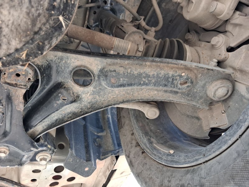 Recambio de brazo suspension inferior delantero izquierdo para ford ecosport 1.5 ecoblue tdci referencia OEM IAM 2106530  