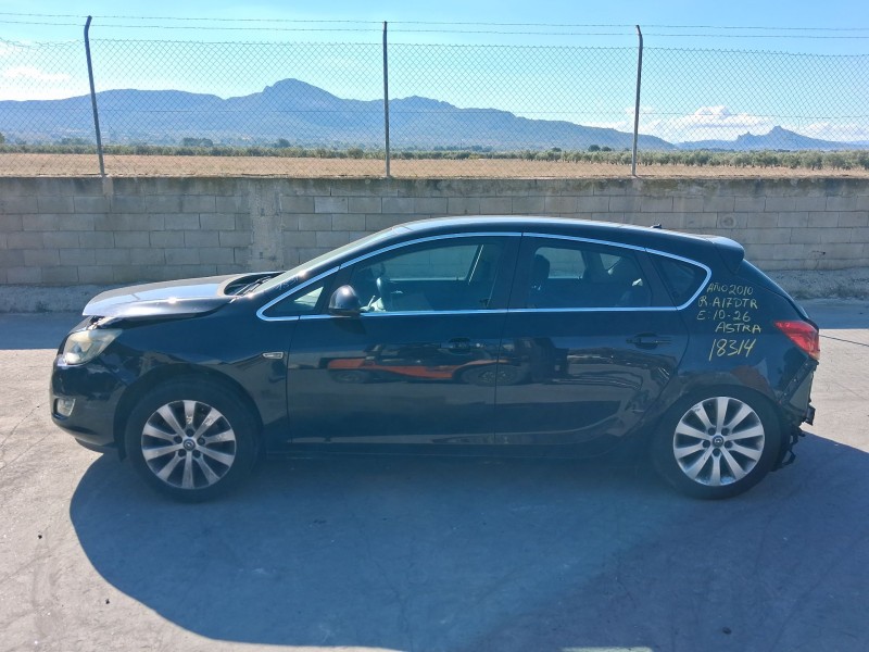 opel astra j (p10) del año 2010