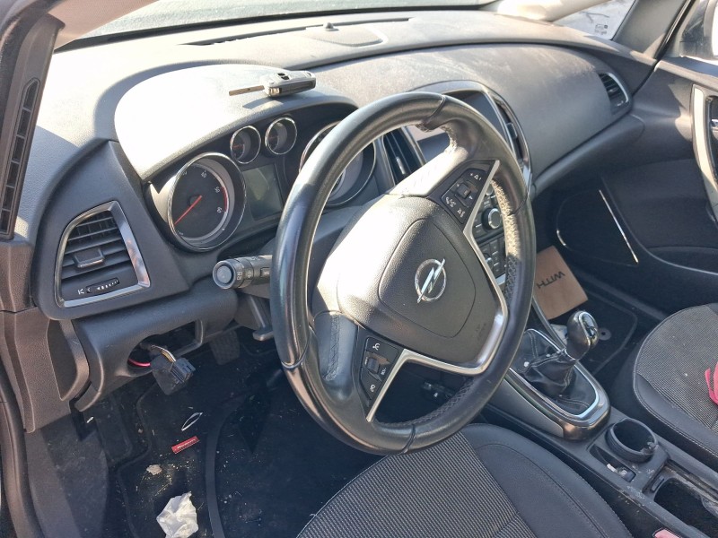 opel astra j (p10) del año 2010