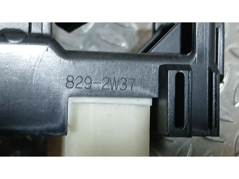 Recambio de mando elevalunas delantero derecho para toyota yaris (_p13_) 1.3 (nsp130_) referencia OEM IAM 848100D030  