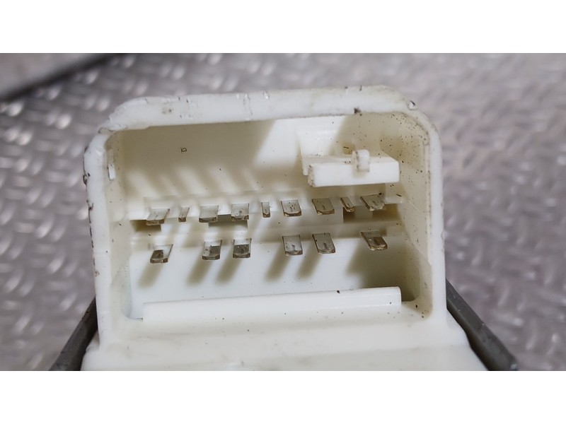 Recambio de mando elevalunas delantero izquierdo para toyota yaris (_p13_) 1.3 (nsp130_) referencia OEM IAM 848200D170  