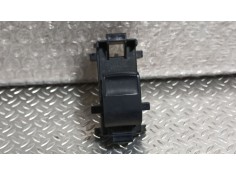 MANDO ELEVALUNAS TRASERO DERECHO 848100D030 