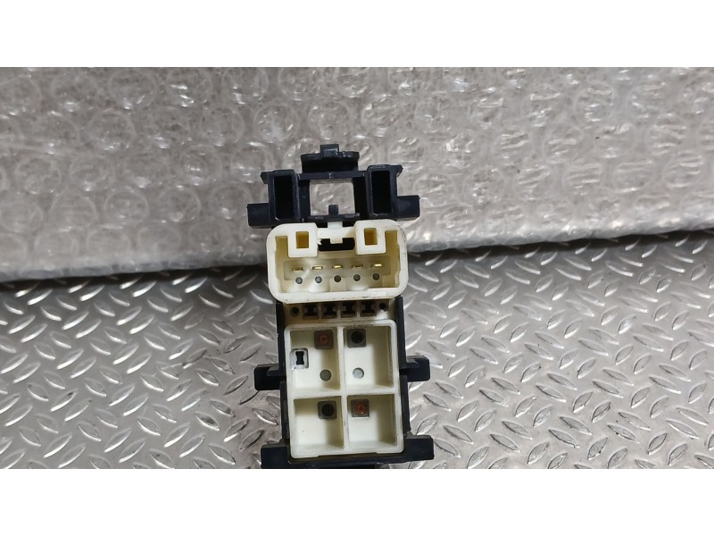 Recambio de mando elevalunas trasero derecho para toyota yaris (_p13_) 1.3 (nsp130_) referencia OEM IAM 848100D030  