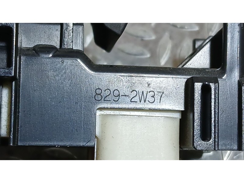 Recambio de mando elevalunas trasero derecho para toyota yaris (_p13_) 1.3 (nsp130_) referencia OEM IAM 848100D030  