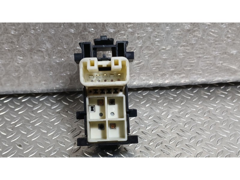 Recambio de mando elevalunas trasero izquierdo para toyota yaris (_p13_) 1.3 (nsp130_) referencia OEM IAM 848100D030  