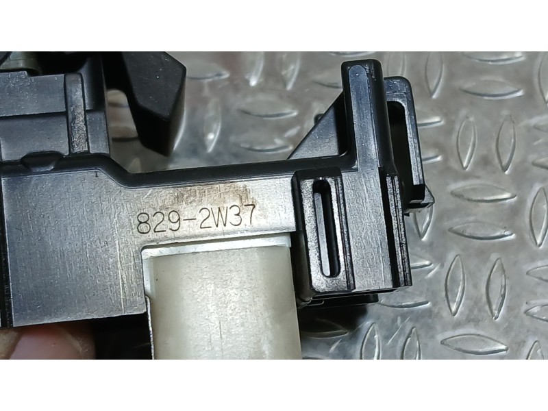 Recambio de mando elevalunas trasero izquierdo para toyota yaris (_p13_) 1.3 (nsp130_) referencia OEM IAM 848100D030  