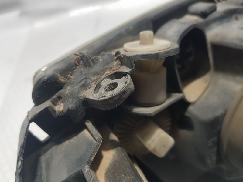 Recambio de faro izquierdo para nissan almera (n16/e) comfort referencia OEM IAM 26060BN011 89003331 PATA REPARADA